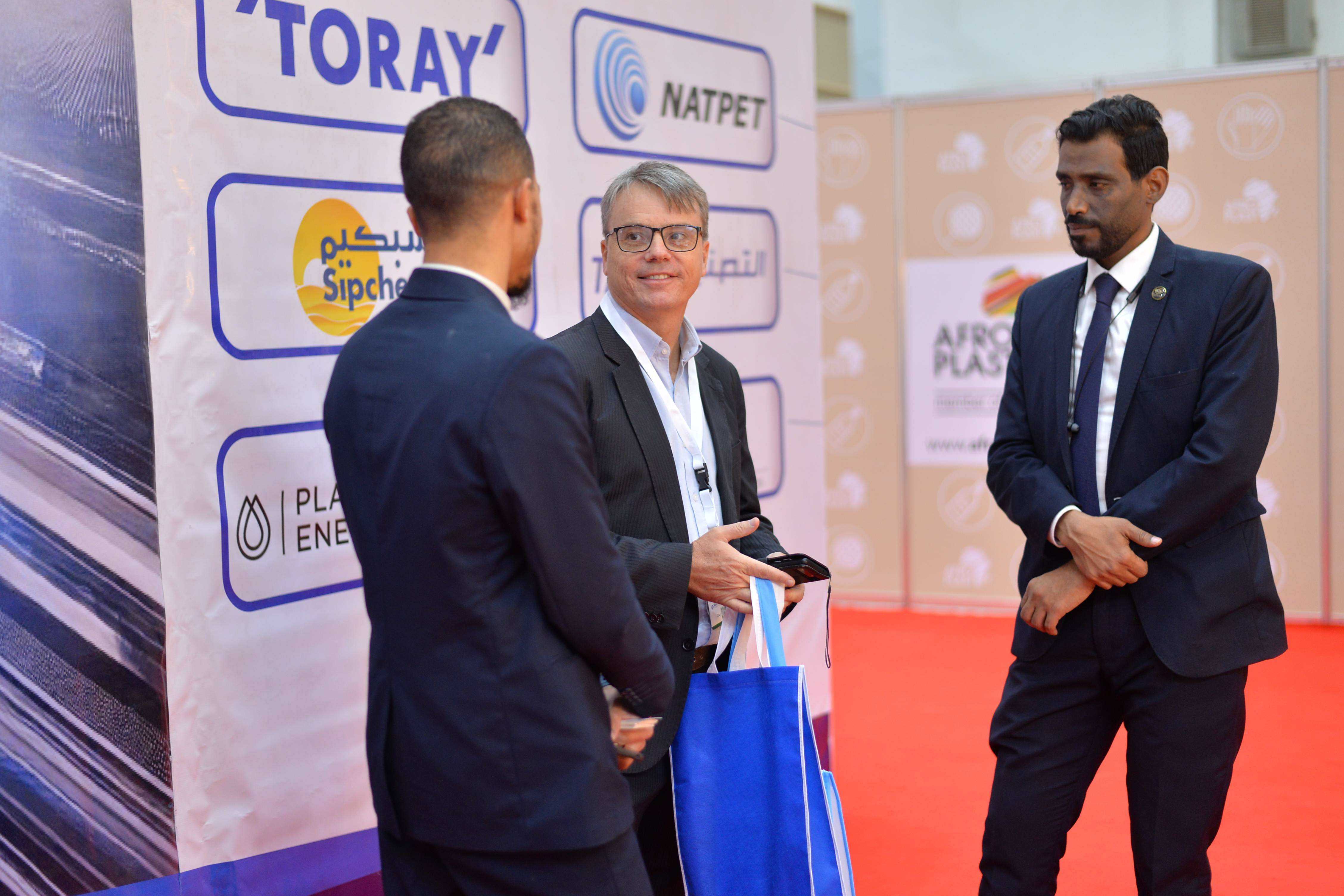 تفاصيل جناح العرض - شركة اللدائن العالمية